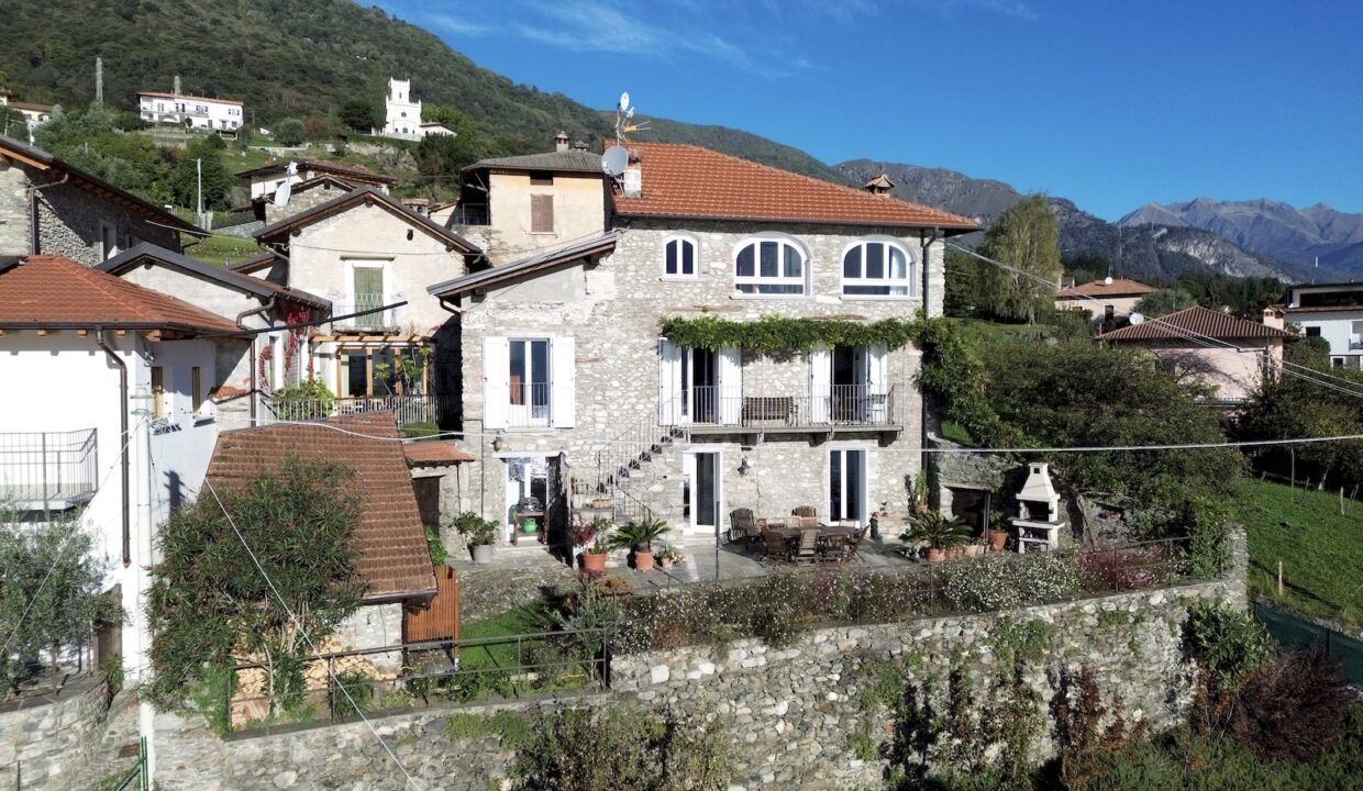 Cremia Restauriertes Landhaus mit Garten und Seeblick