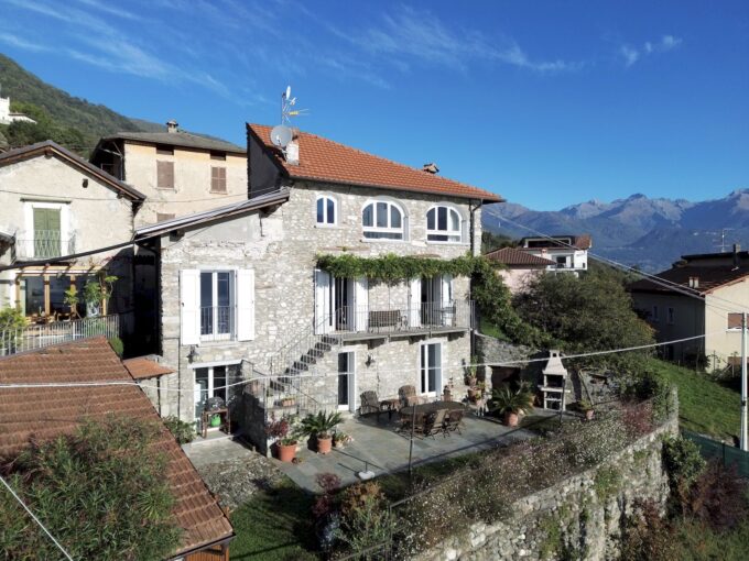 Cremia Restauriertes Landhaus mit Garten und Seeblick
