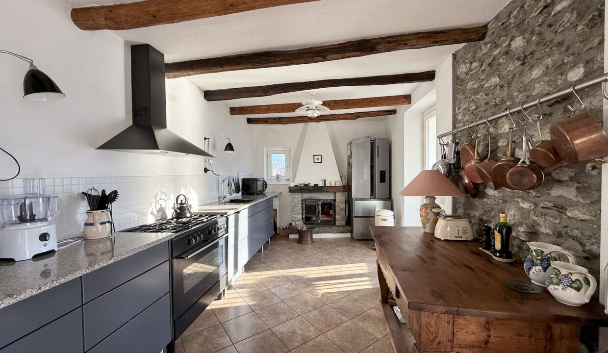 Cremia Restauriertes Landhaus mit Garten und Seeblick