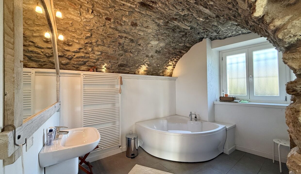 Cremia Restauriertes Landhaus mit Garten und Seeblick
