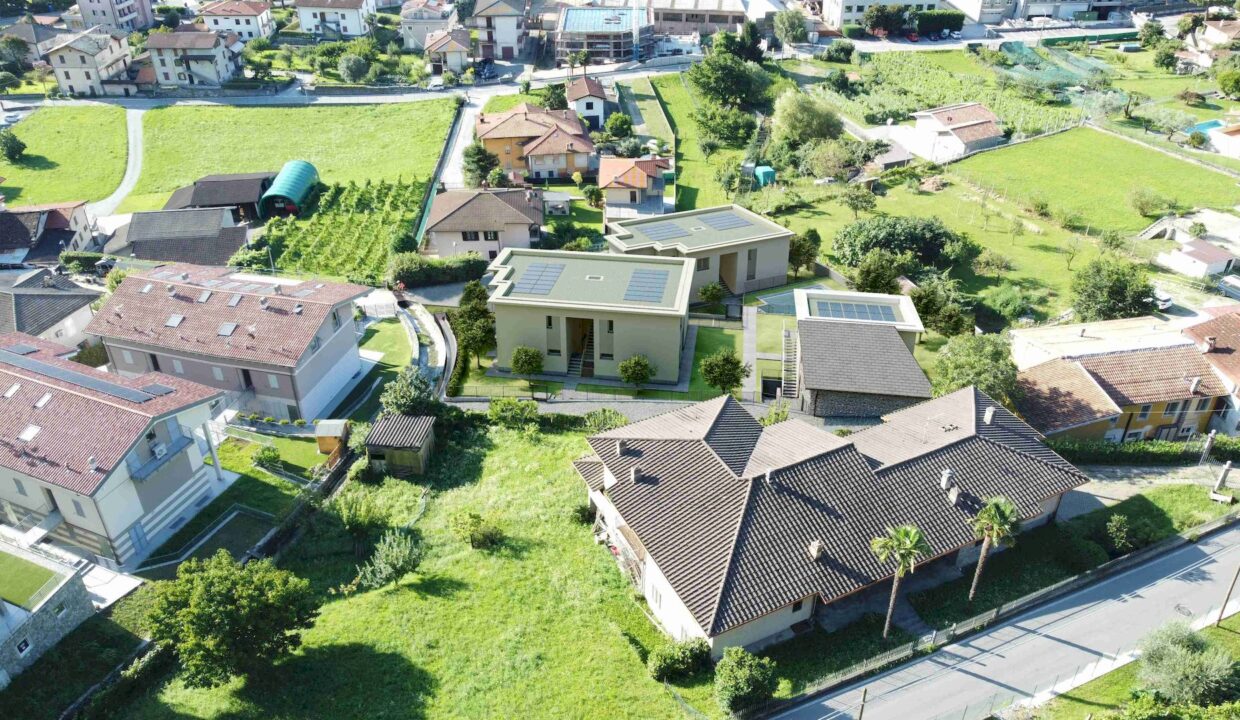 Domaso Wohnungen in einer Wohnanlage mit Pool