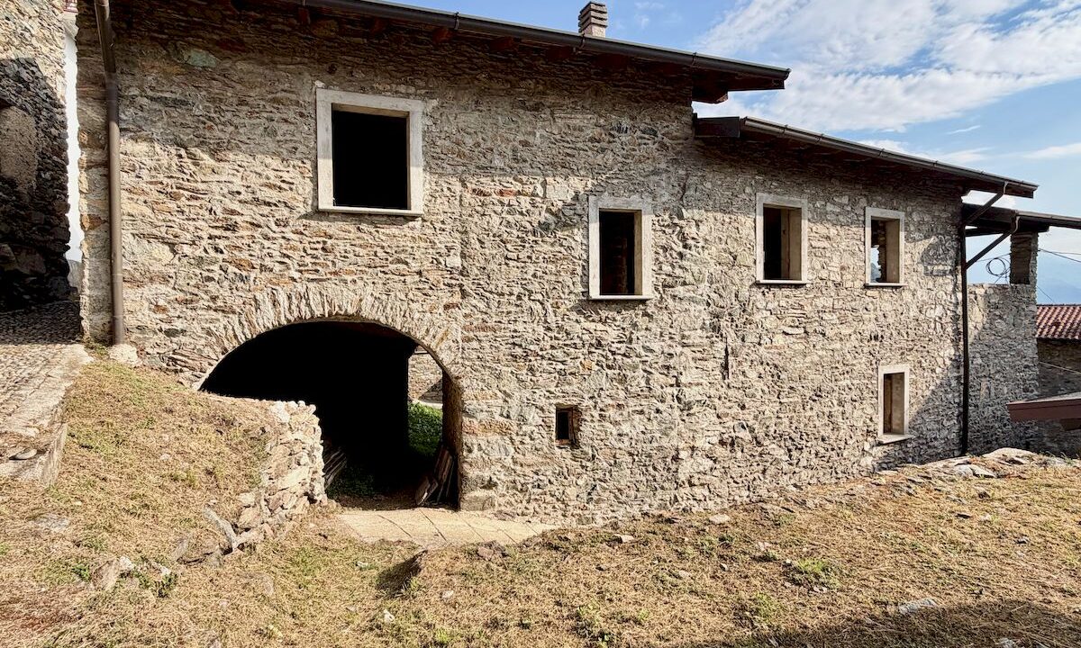 Comer See Gravedona ed Uniti Naturstein-Rustico mit Garten