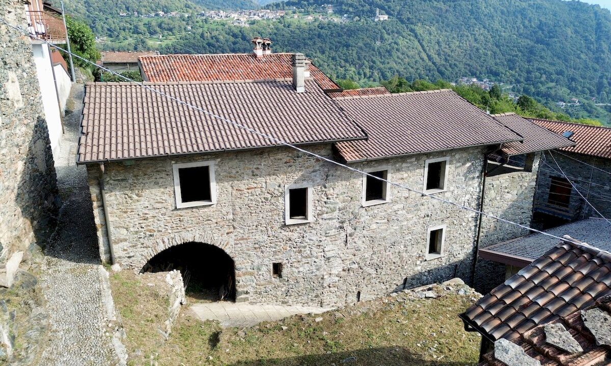 Comer See Gravedona ed Uniti Naturstein-Rustico mit Garten