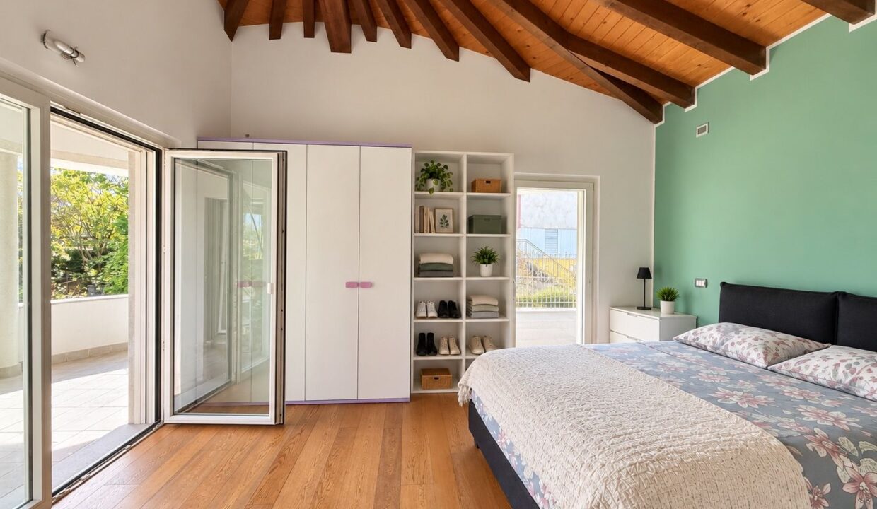 Comer See Dongo Moderne Villa mit Garten