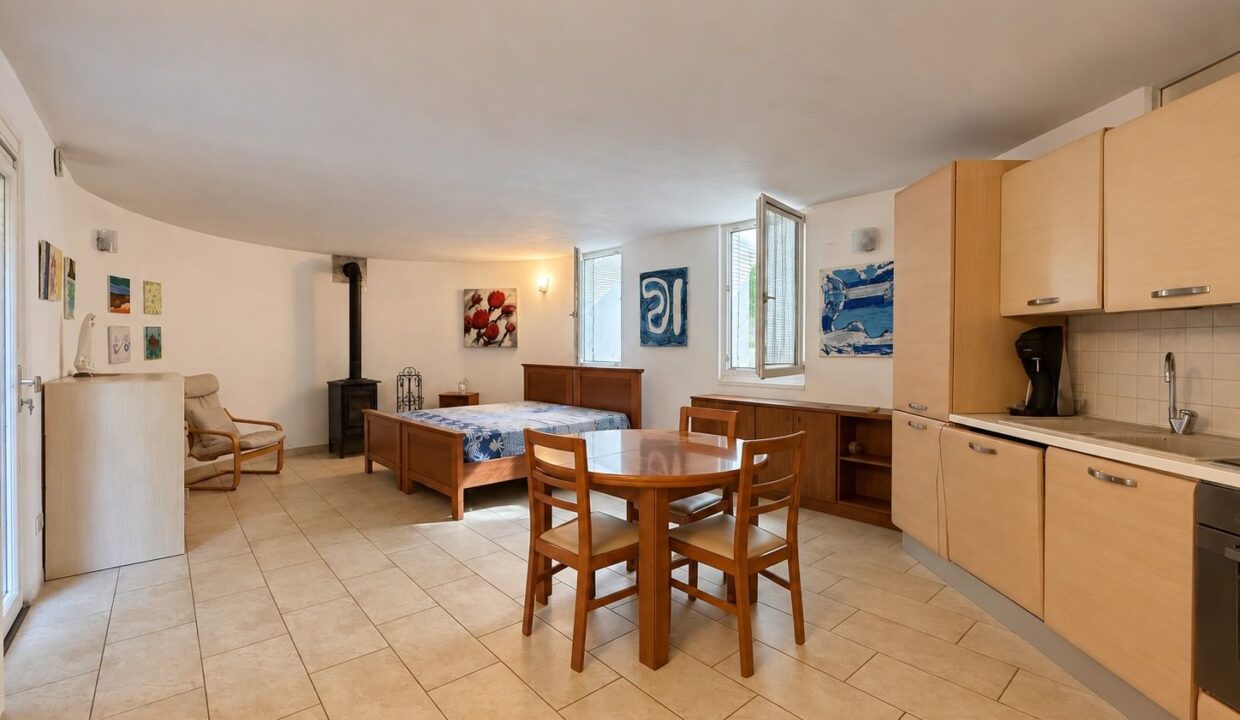 Comer See Dongo Moderne Villa mit Garten