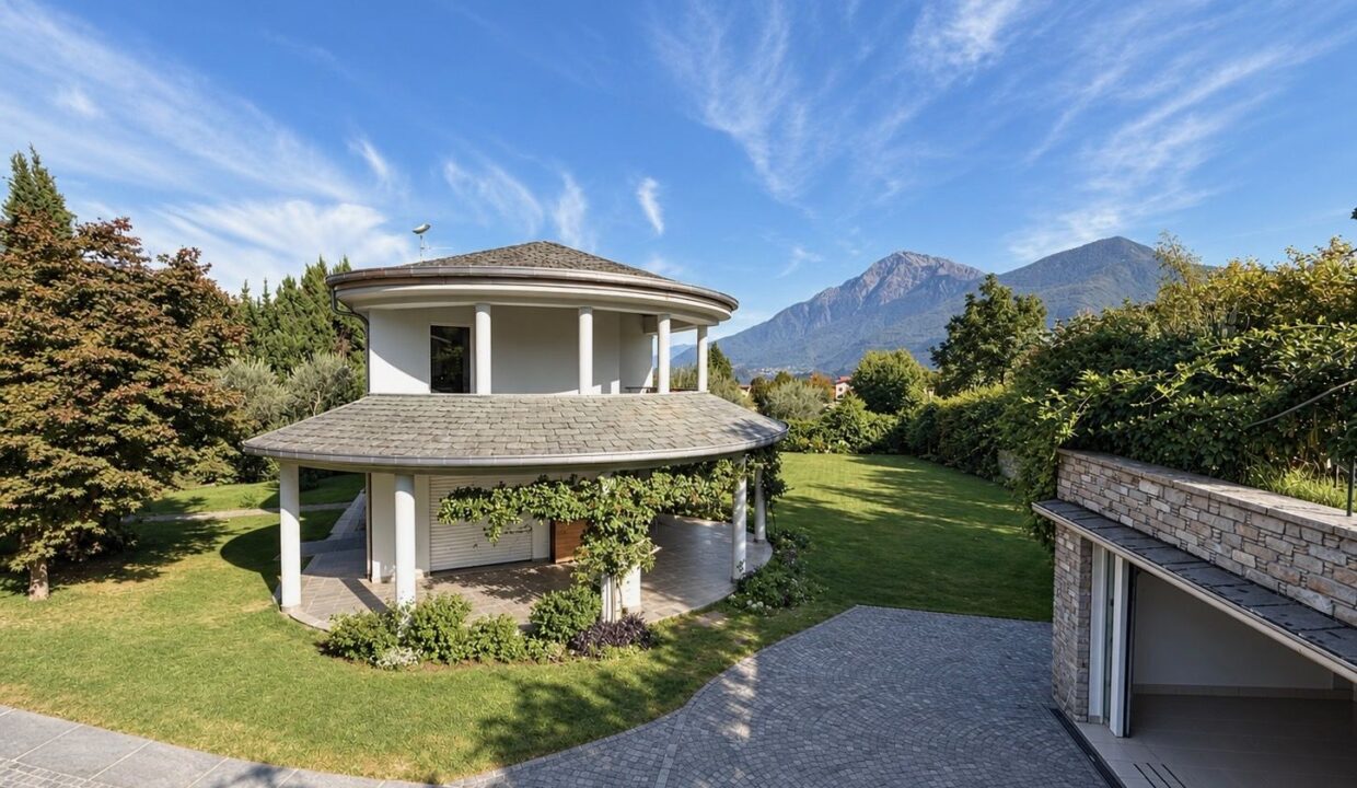 Comer See Dongo Moderne Villa mit Garten