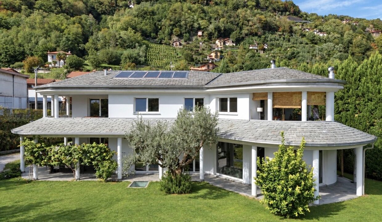 Comer See Dongo Moderne Villa mit Garten