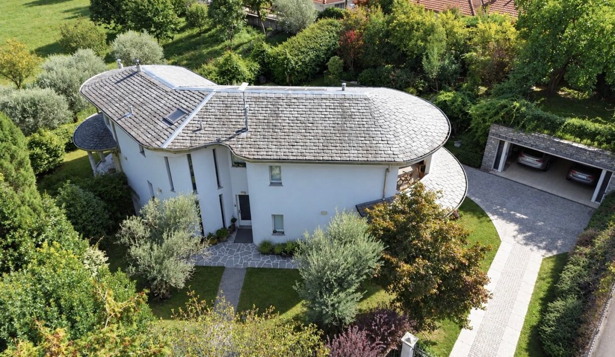 Comer See Dongo Moderne Villa mit Garten