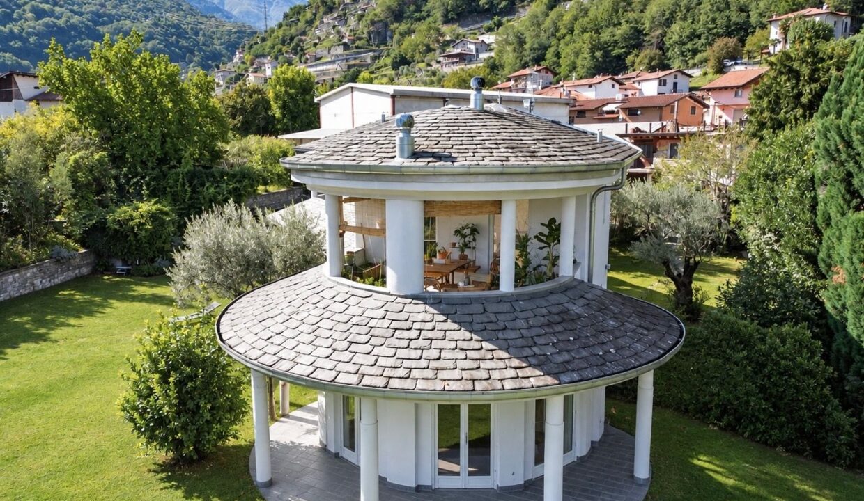 Comer See Dongo Moderne Villa mit Garten