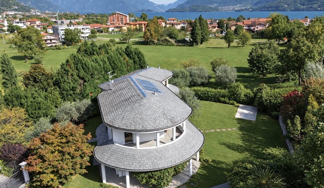 Comer See Dongo Moderne Villa mit Garten